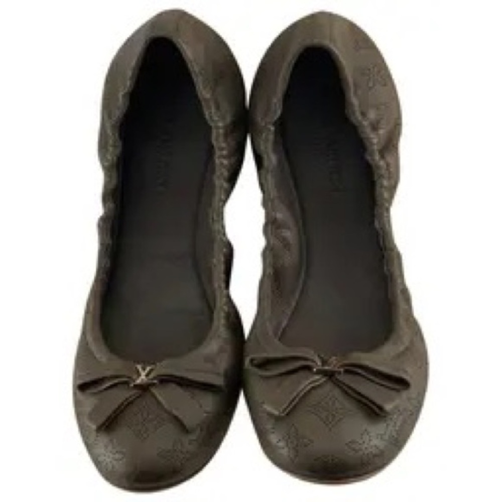 Louis Vuitton leather logo perforated soft leather flats